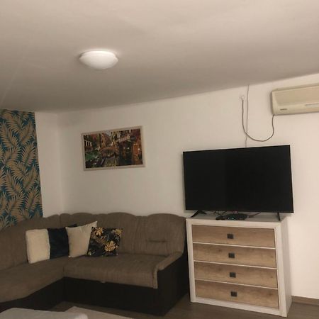 Agi Fogado Appartement Kisujszallas Buitenkant foto