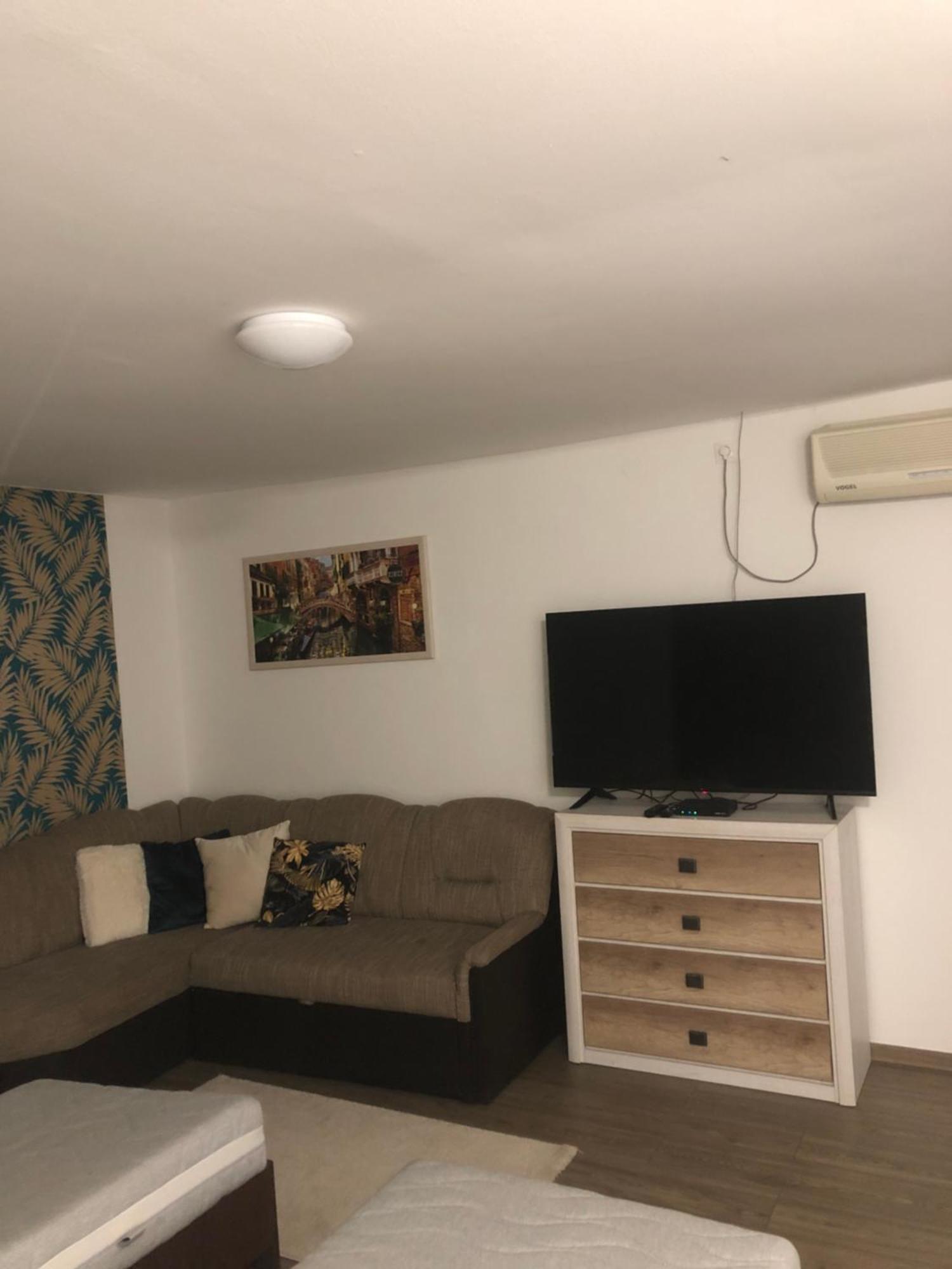 Agi Fogado Appartement Kisujszallas Buitenkant foto