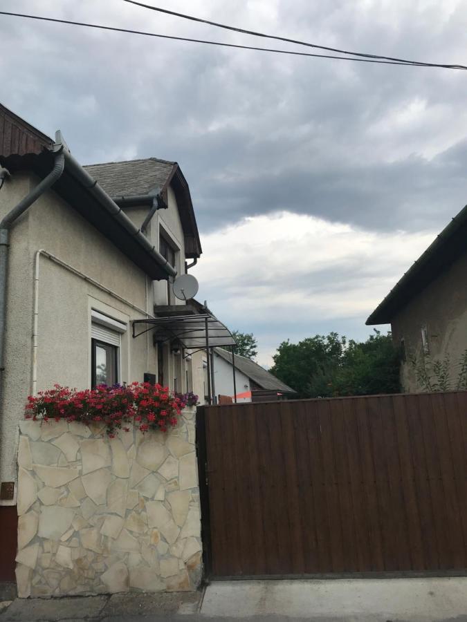 Agi Fogado Appartement Kisujszallas Buitenkant foto