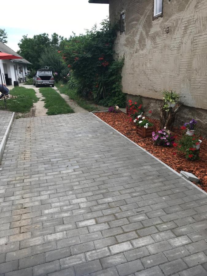 Agi Fogado Appartement Kisujszallas Buitenkant foto